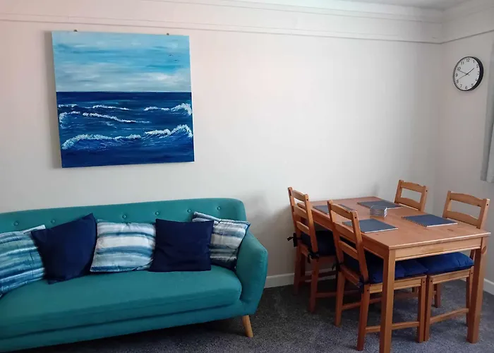 Seaside Apartment With Pool In Paignton, Torbay